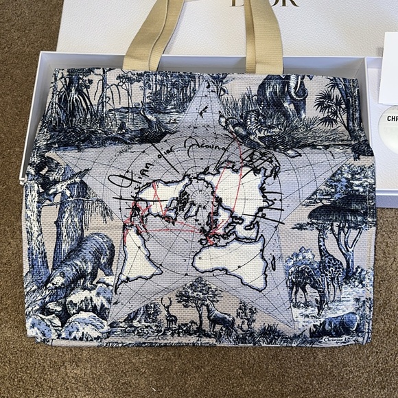 NIB Around the World Dior Beauty Tote Bag with Lotion/Balm GIFT SET - Picture 6 of 7